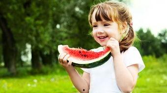 乐观的吃瓜小妞视频,揭秘快乐生活的秘诀